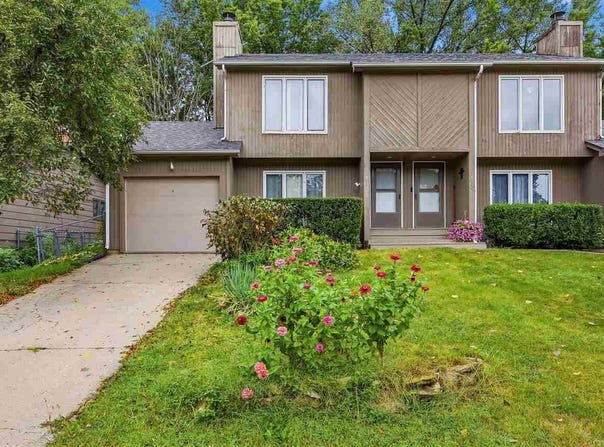 1430 Eastview Dr, Coralville, IA 52241