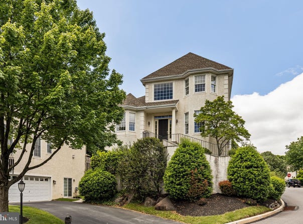 1015 RIVERVIEW LANE, CONSHOHOCKEN, PA 19428