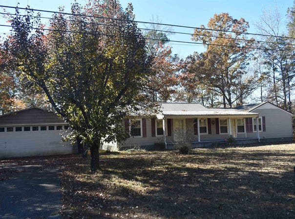 115 FALCON St, Selmer, TN 38375