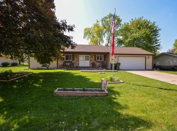 1202 E Iowa Street, Prairie Du Chien, WI 53821