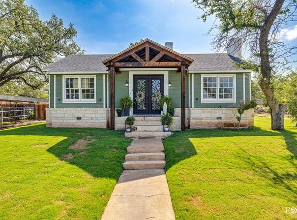 1103 S Concho Dr, Sonora, TX 76950