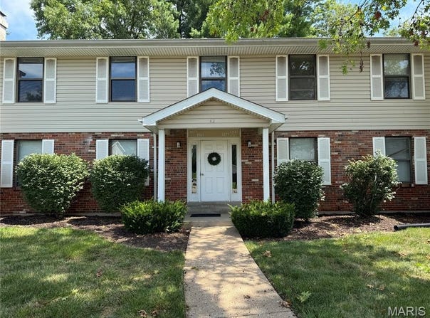 1885 High Sun Drive, Florissant, MO 63031