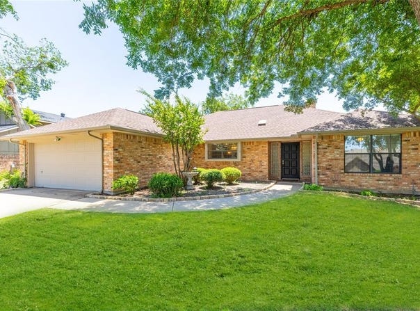 5207 Fairway Circle, De Cordova, TX 76049