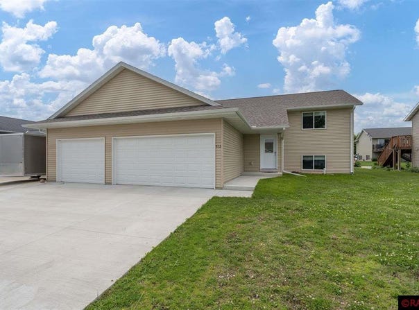 512 Allyn Circle, Janesville, MN 56048