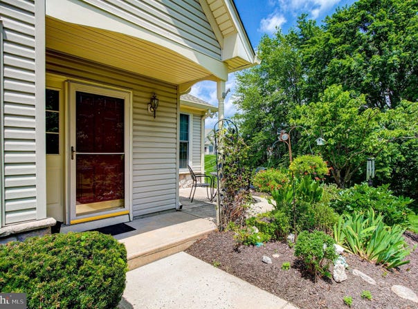 512 POPPY COURT, LANGHORNE, PA 19047
