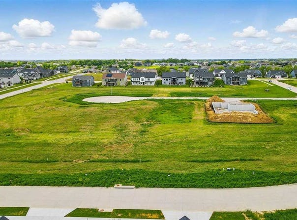 635 Rock Ridge Rd, Tiffin, IA 52340