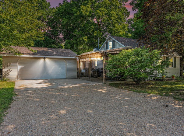 104 Tamarack Street, Allegan, MI 49010