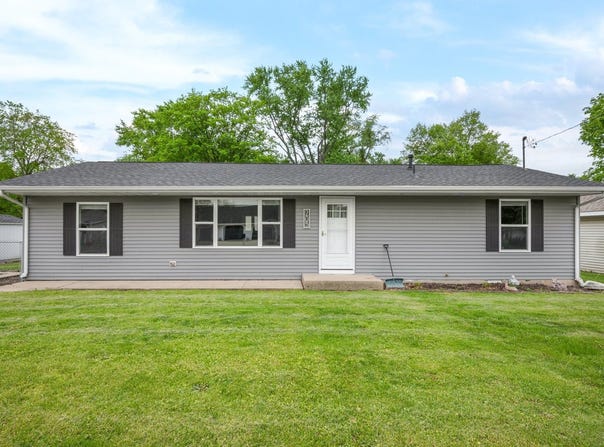 205 E Northline Road, Tuscola, IL 61953