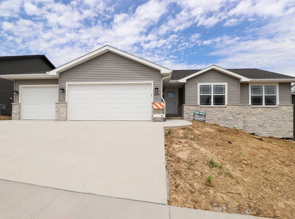 2069 Sky Blue Drive, Dubuque, IA 52001
