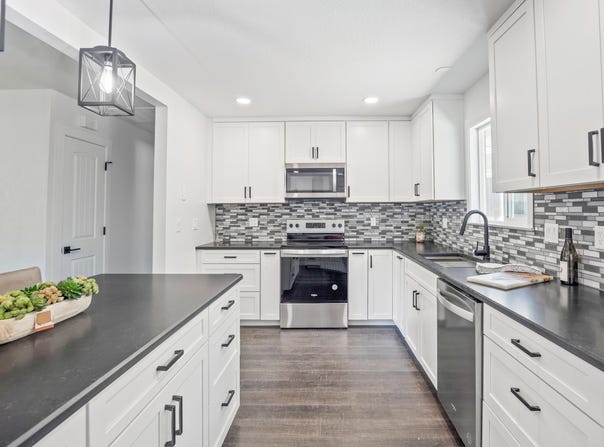 208 Macnew Lane, Grants Pass, OR 97527