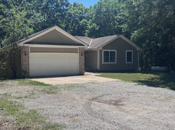 5504  NW Whispering Oaks Dr, Cameron, MO 64429