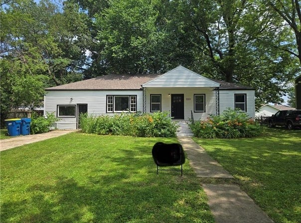 832 Hillside Avenue, Liberty, MO 64068