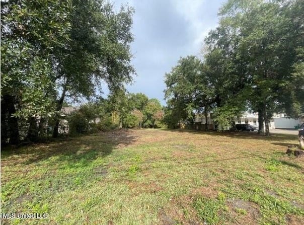 1822 E Pass Road, Gulfport, MS 39501