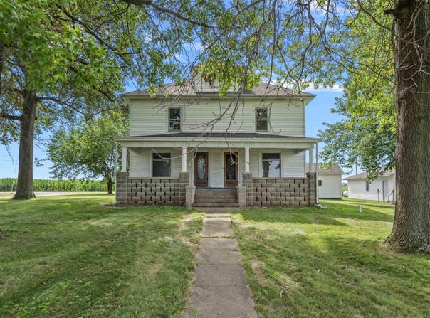 29779 VINE Road, Palmyra, IL 62674