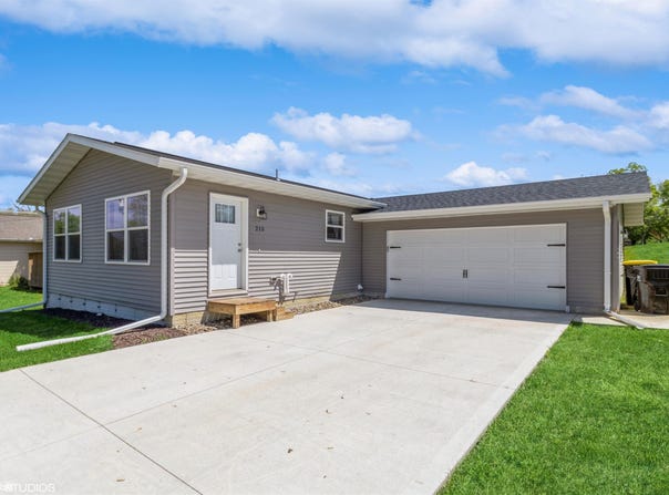215 N lincoln Street, Osceola, IA 50213