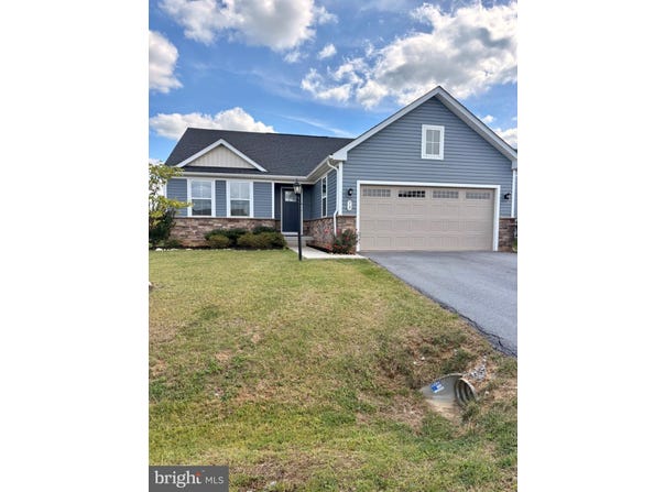 73 PERSPECTIVE Place, HEDGESVILLE, WV 25427
