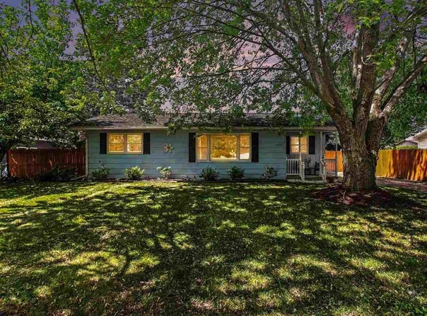 1105 Grant, Charlevoix, MI 49720