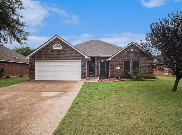 339 Schumacher Drive, Burleson, TX 76028