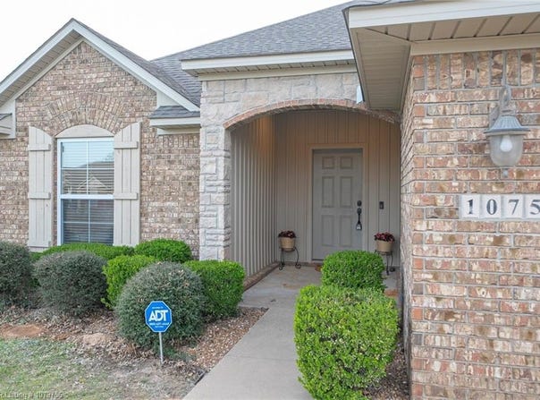 1075 Maple Ridge  DR, Greenwood, AR 72936