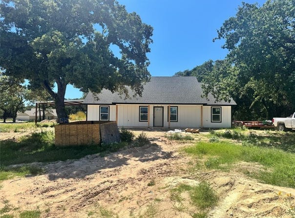 195 AGNES Circle, Springtown, TX 76082