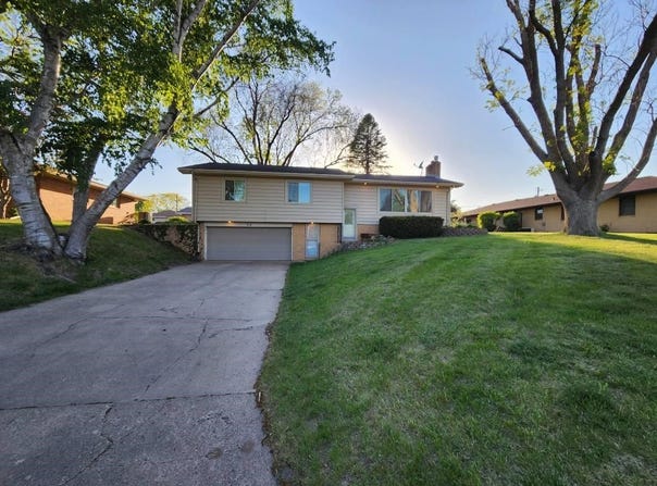 512 Normal College Avenue, Sheldon, IA 51201
