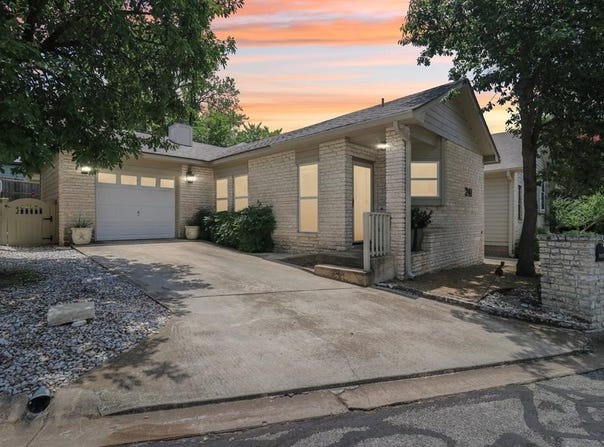 241 Old Oaks Path, Kerrville, TX 78028