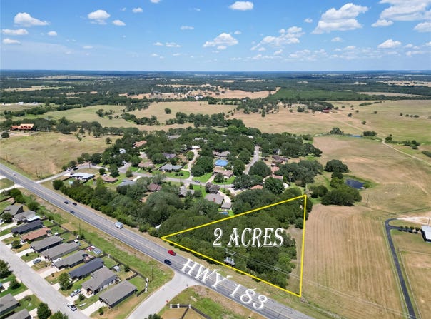 Pierce St, Luling, TX 78648