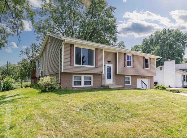 811 Lilac Lane, Cedar Falls, IA 50613
