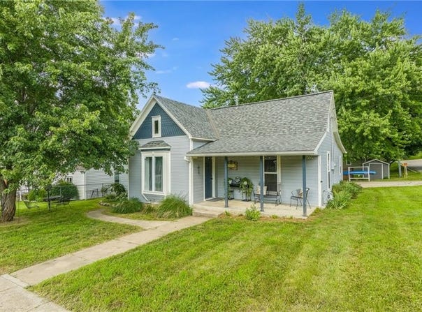 307 Liberty Road, Smithville, MO 64089