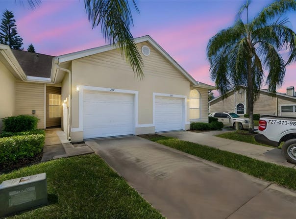 1050 STARKEY RD, LARGO, FL 33771