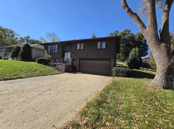 3201 S Cypress, Sioux City, IA 51106