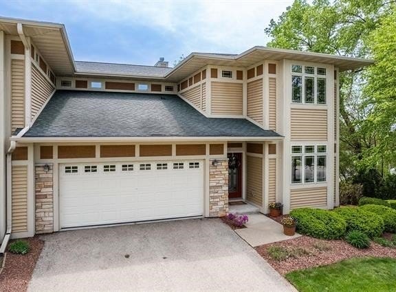 1100 W Pleasant Street, Portage, WI 53901