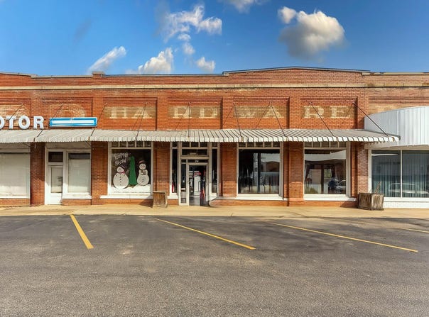 27 Court Square, Alton, MO 65606