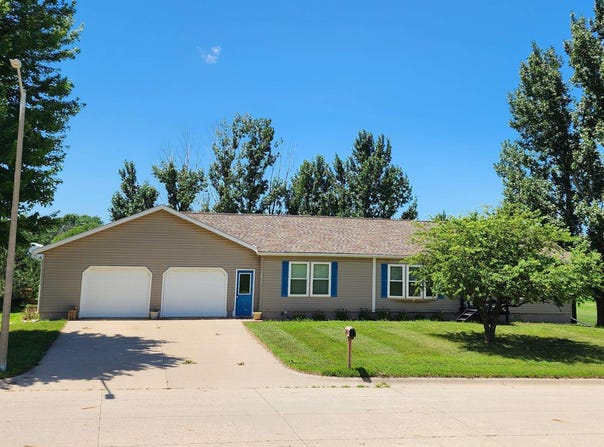 461 Pin Oak Dr, Ida Grove, IA 51445