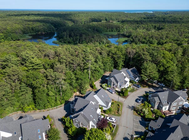 72 Gold Leaf Lane, Mashpee, MA 02649