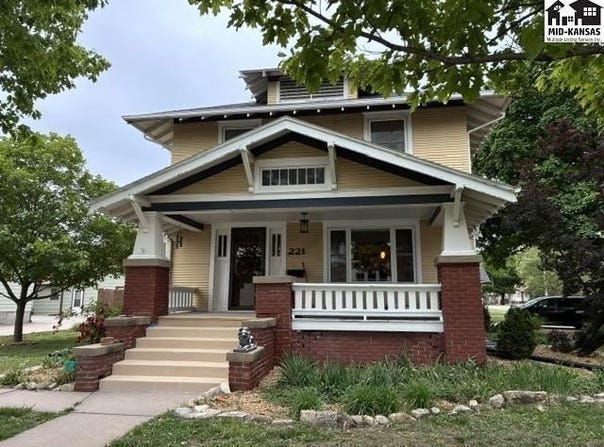 221 N Walnut St, McPherson, KS 67460