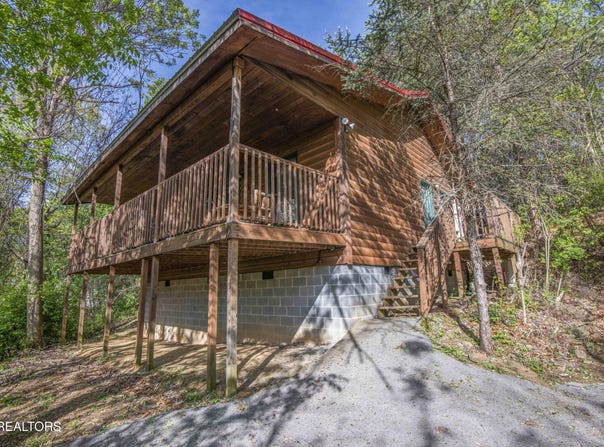 906 Lowe Valley Drive, Sevierville, TN 37862