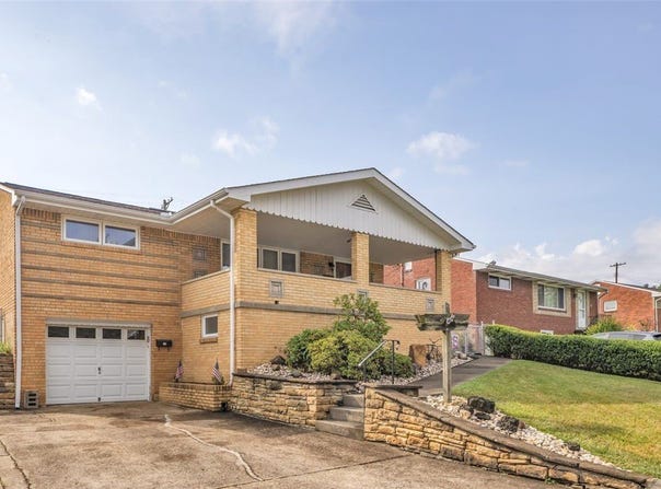218 Skyport Rd, West Mifflin, PA 15122