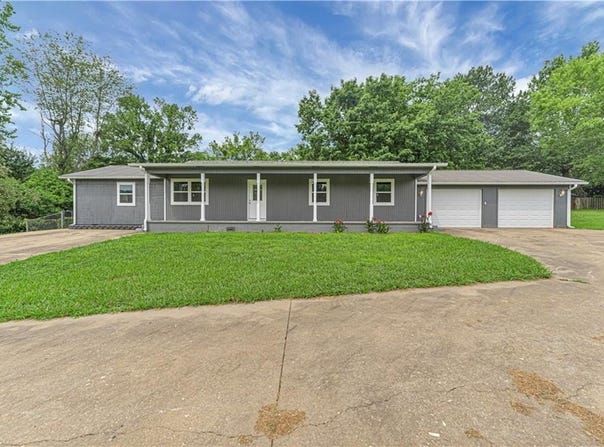 506 Harris  ST, Huntsville, AR 72740