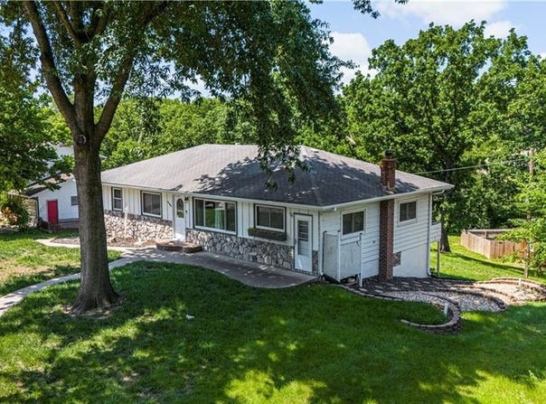 2800 S Cedar Crest Terrace, Independence, MO 64057