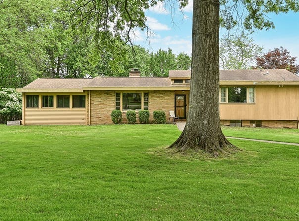 10595 Crest Rd, McCandless, PA 15090