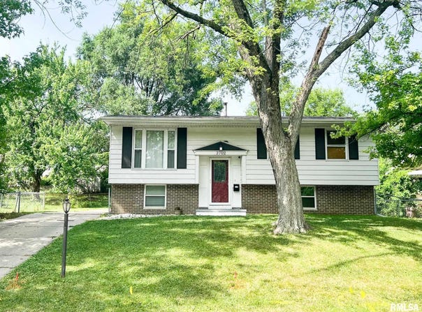 3702 W PAGEWOOD Drive, Peoria, IL 61615