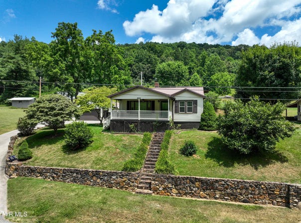 1280 Manville Road, Gate City, VA 24251