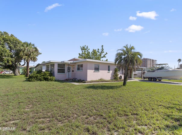 3267 S Peninsula Drive, Daytona Beach, FL 32118