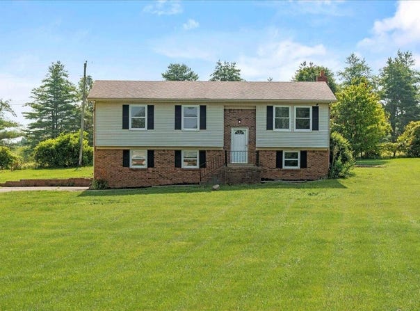 70 Country Estates Road, Paint Lick, KY 40461