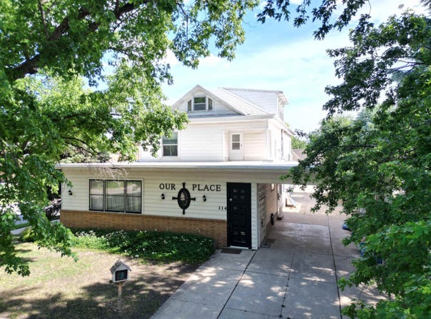 114 E 3RD ST, Storm Lake, IA 50588