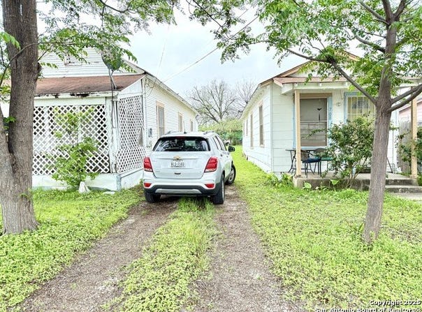 710 Sherman, San Antonio, TX 78202