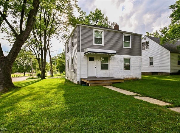 1698 Sunset Avenue, Akron, OH 44301