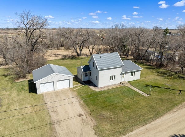 449 Davis St, Willow City, ND 58384