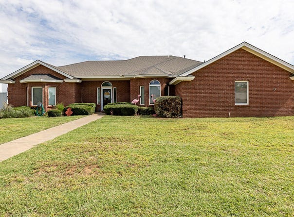 210 W Justin Street, New Deal, TX 79350